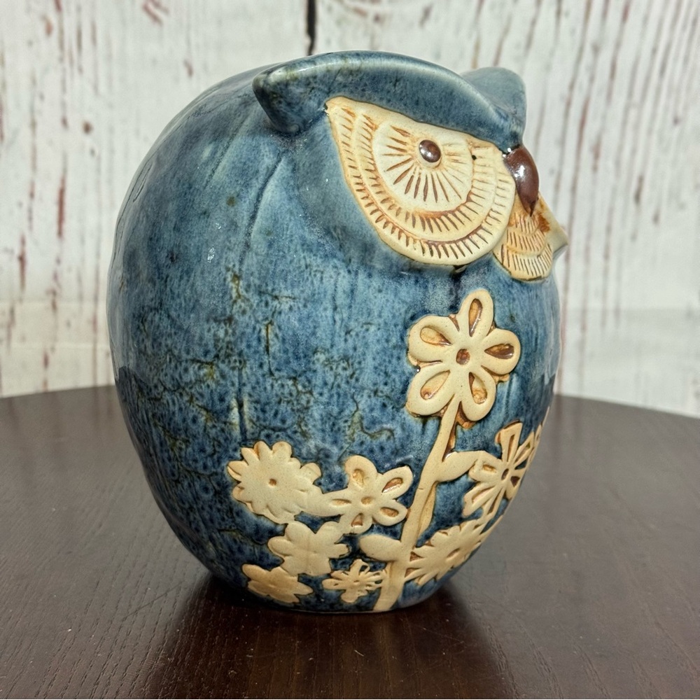 Ashland Home Collection Blue and Cream Ceramic Owl Figurine Beautiful Details - Picture 4 of 10